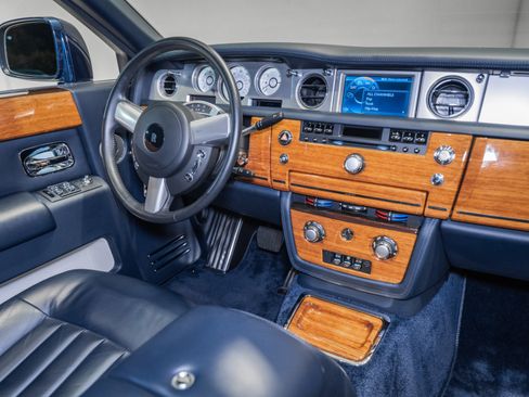 Used 2011 Rolls-Royce Phantom Sedan RWD image 52