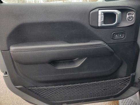 Used 2021 Jeep Wrangler Unlimited Sahara image 9