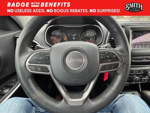 Used 2019 Jeep Cherokee Latitude w/ Popular Appearance Group FWD image 15