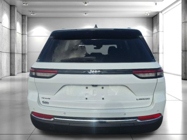 Used 2023 Jeep Grand Cherokee Laredo AWD/4WD image 7