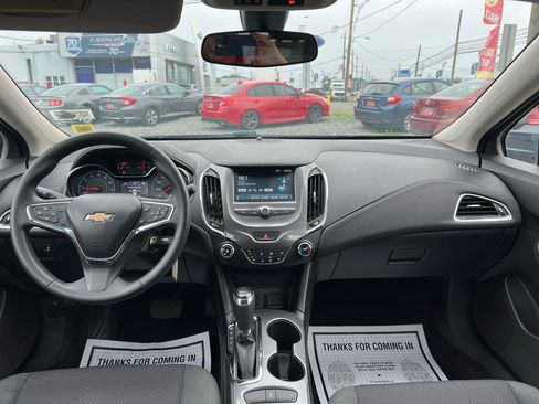 Used 2017 Chevrolet Cruze LT FWD image 22
