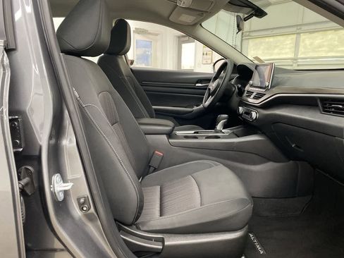 Used 2025 Nissan Altima 2.5 SV FWD image 18