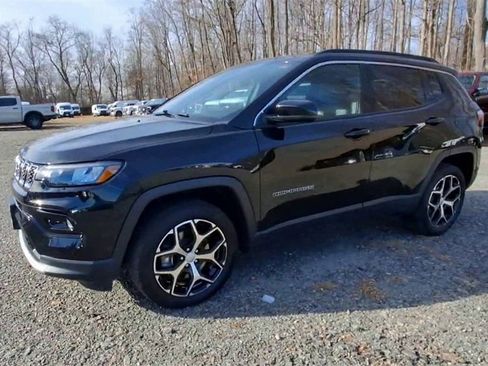 Certified 2024 Jeep Compass Limited image 4