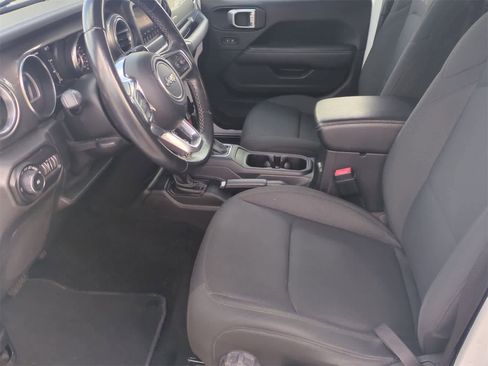 Used 2020 Jeep Wrangler Unlimited Sahara image 17