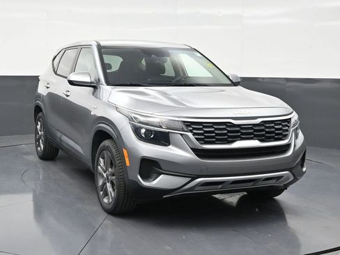 Used 2022 Kia Seltos LX AWD/4WD image 7