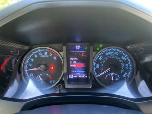 Used 2020 Toyota Tacoma TRD Off-Road w/ Technology Package AWD/4WD image 14