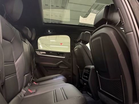 Certified 2026 Porsche Cayenne E-Hybrid Coupe AWD/4WD image 30