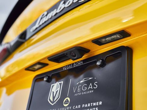 Used 2021 Lamborghini Urus AWD/4WD image 13