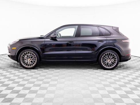 Used 2023 Porsche Cayenne Platinum Edition AWD/4WD image 2