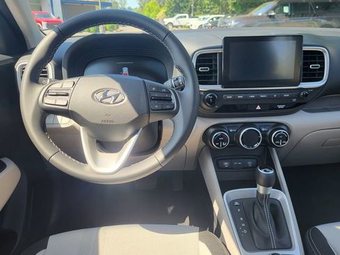 New 2025 Hyundai Venue SEL image 14