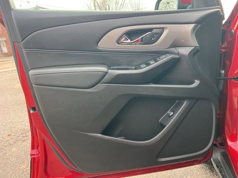 Used 2023 Chevrolet Traverse LT w/ Midnight/Sport Edition image 12