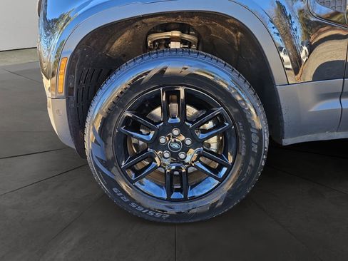 Used 2025 Land Rover Defender 110 S image 14