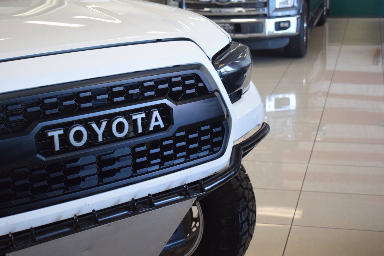 Used 2017 Toyota Tacoma SR5 RWD image 11