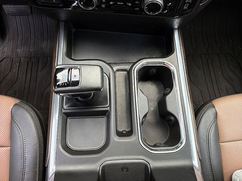 Used 2023 Chevrolet Silverado 1500 High Country w/ Technology Package AWD/4WD image 17