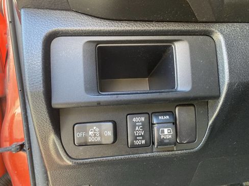 Used 2017 Toyota Tacoma TRD Off-Road image 33