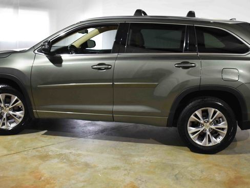 Used 2015 Toyota Highlander XLE image 6