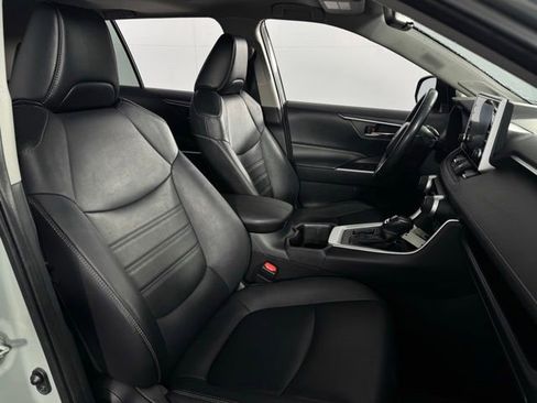 Used 2022 Toyota RAV4 XLE Premium image 15