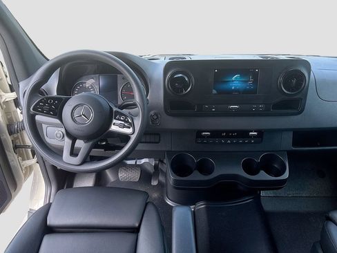 Used 2024 Mercedes-Benz Sprinter 2500 image 42