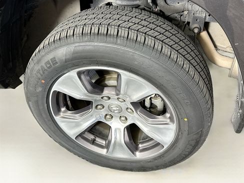 Used 2022 RAM 1500 Laramie AWD/4WD image 11
