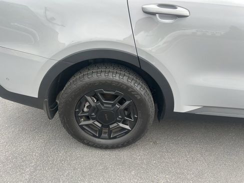 Used 2025 Kia Sorento SX Prestige w/ Olive Brown Leather Package image 13