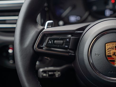 Used 2026 Porsche Macan AWD/4WD image 7