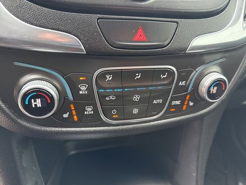 Used 2018 Chevrolet Equinox LT image 24