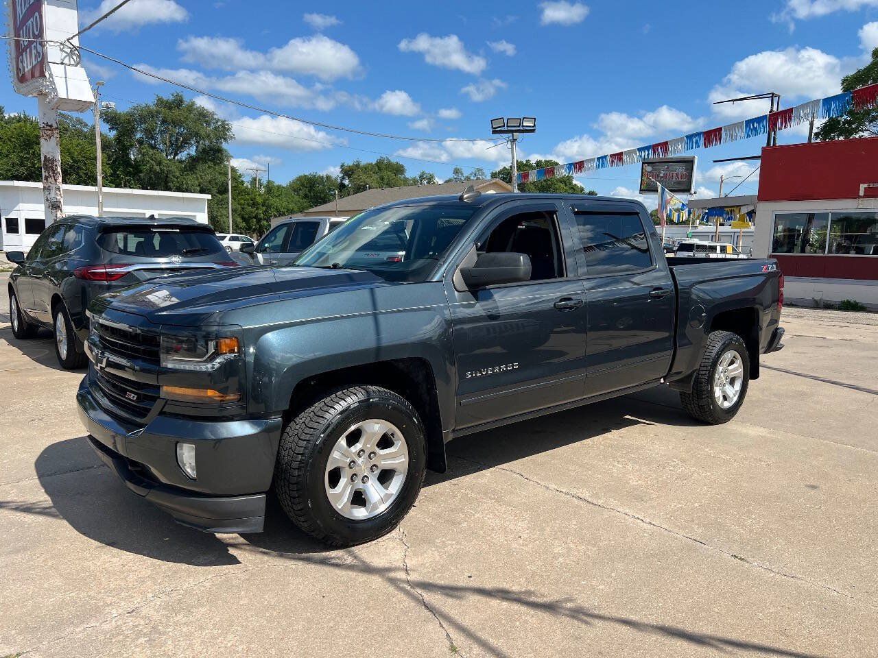 Used 2018 Chevrolet Silverado 1500 LT w/ All Star Edition AWD/4WD image 2