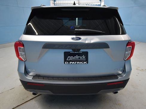 Used 2022 Ford Explorer XLT w/ Equipment Group 202A AWD/4WD image 36