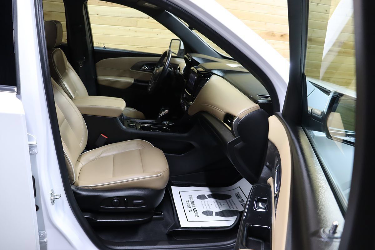 Used 2023 Chevrolet Traverse Premier FWD image 67