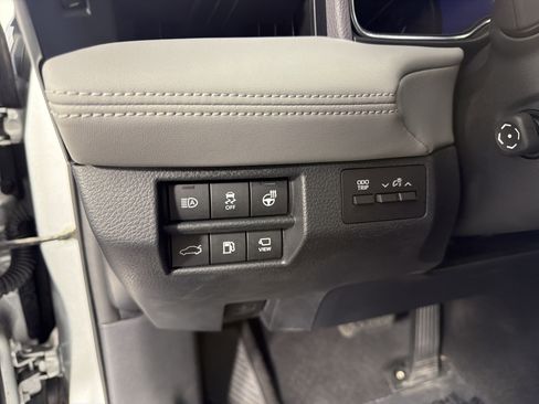 Used 2019 Toyota Avalon Limited w/ Advanced Safety Package FWD image 10