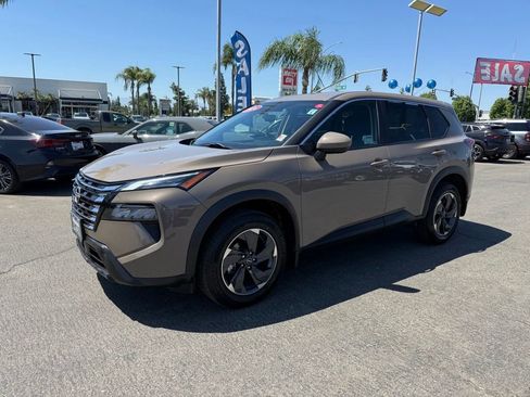 Certified 2024 Nissan Rogue SV FWD image 3