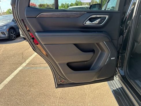 Used 2023 Chevrolet Tahoe LT w/ Luxury Package AWD/4WD image 25