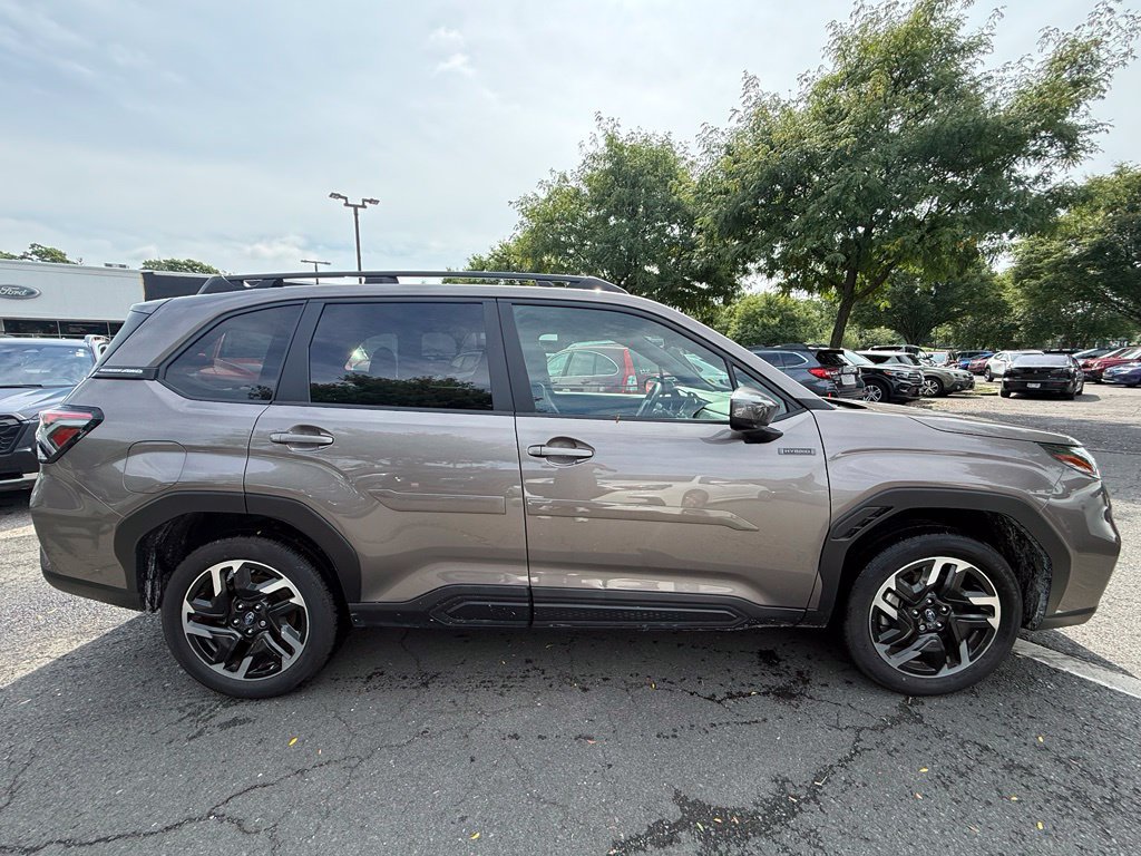 Used 2025 Subaru Forester Premium AWD/4WD image 5