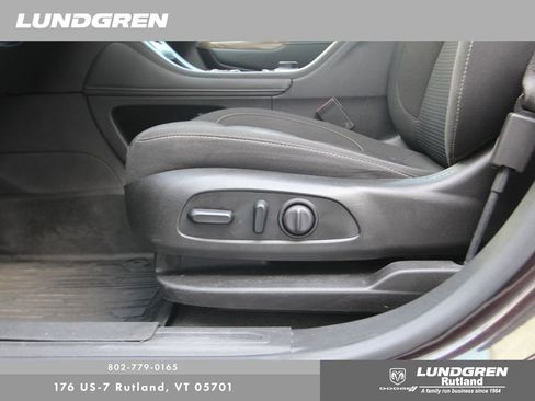 Used 2021 GMC Acadia SLE w/ Driver Convenience Package image 12