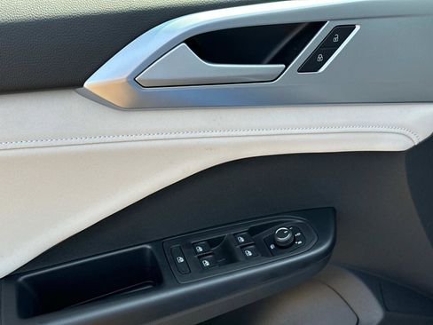 New 2025 Volkswagen Taos SE image 16