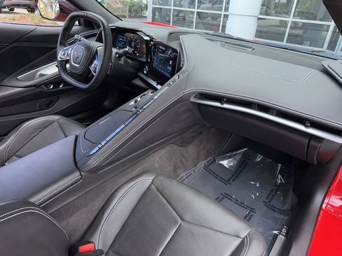 Used 2025 Chevrolet Corvette Stingray Coupe w/ 1LT RWD image 17