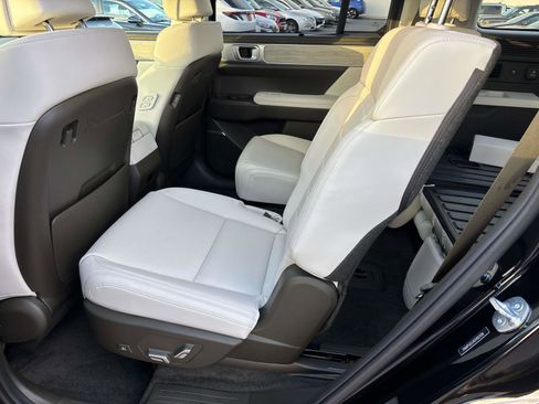 Certified 2025 Hyundai Santa Fe Calligraphy image 9