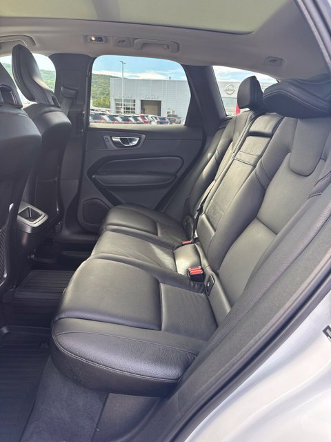 Used 2020 Volvo XC60 T5 Momentum w/ Protection Package Premier AWD/4WD image 11