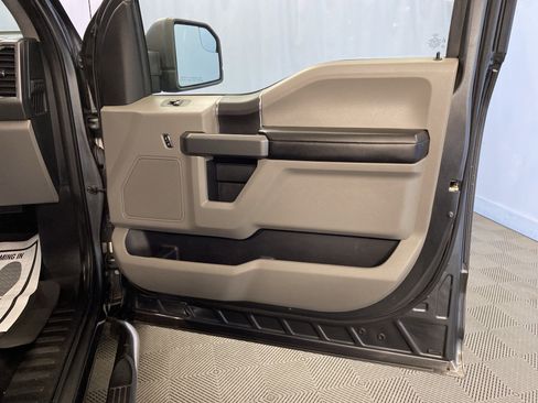 Used 2016 Ford F150 XLT w/ Trailer Tow Package image 38