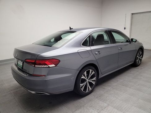 Used 2021 Volkswagen Passat 2.0T SE FWD image 9