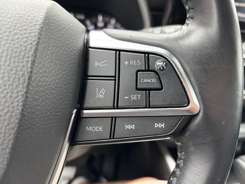 Used 2021 Toyota Highlander XLE AWD/4WD image 20