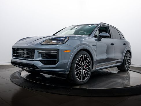 New 2026 Porsche Cayenne Turbo image 1
