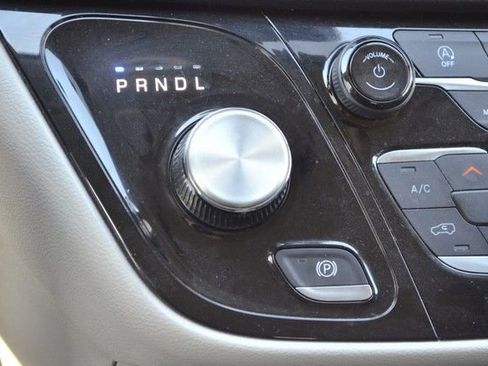 Used 2023 Chrysler Voyager LX image 28