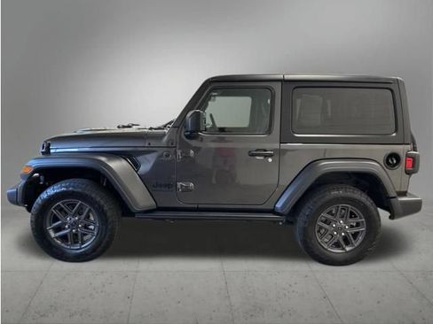Used 2025 Jeep Wrangler Sport AWD/4WD image 2