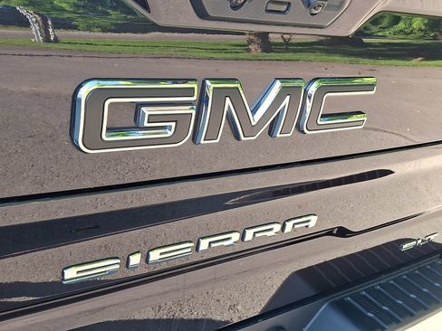 Used 2022 GMC Sierra 1500 SLT w/ SLT Premium Plus Package AWD/4WD image 29