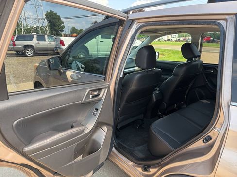 Used 2014 Subaru Forester 2.5i Limited AWD/4WD image 13