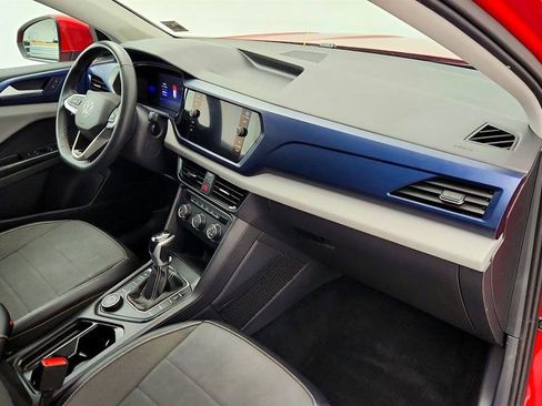 Used 2022 Volkswagen Taos SE w/ Panoramic Sunroof Package image 24