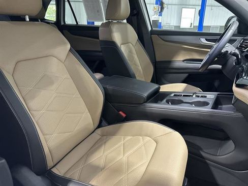 Certified 2024 Volkswagen Atlas Cross Sport SE image 16