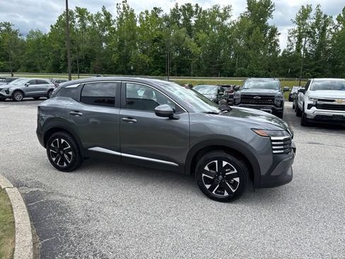 Certified 2025 Nissan Kicks SV AWD/4WD image 17