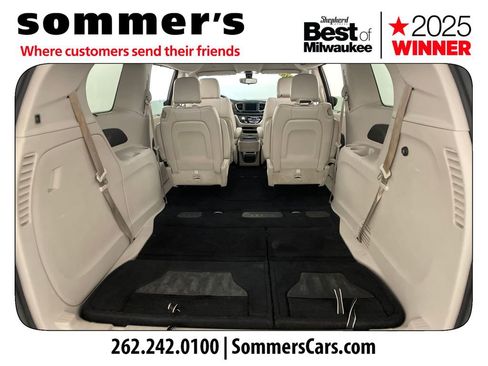 Used 2018 Chrysler Pacifica Touring-L image 27